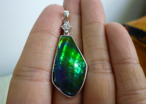 MultiColor Ammolite 18k white gold pendant with 4 topaz-1